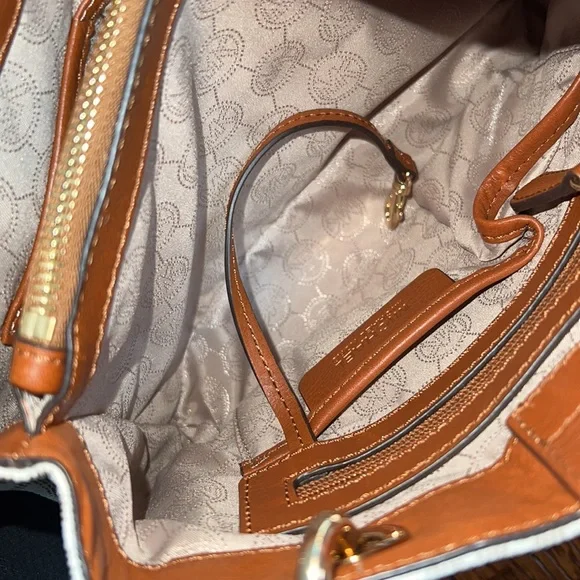 Michael Kors Cynthia Bag (Small) - Picture 13 of 17